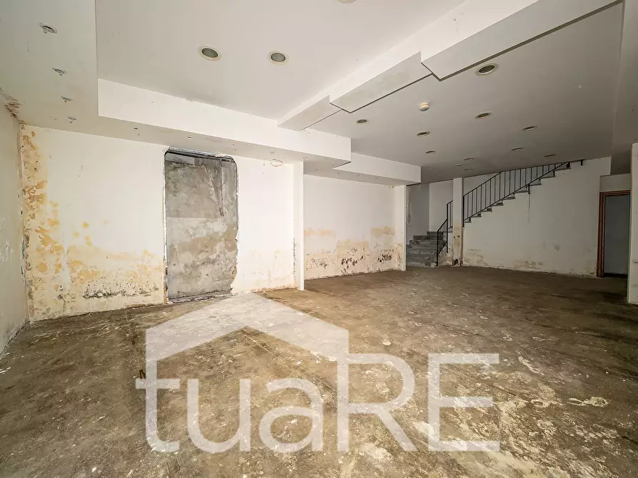 Immagine 21 di Negozio in vendita  in Via Dei Reti a Roma