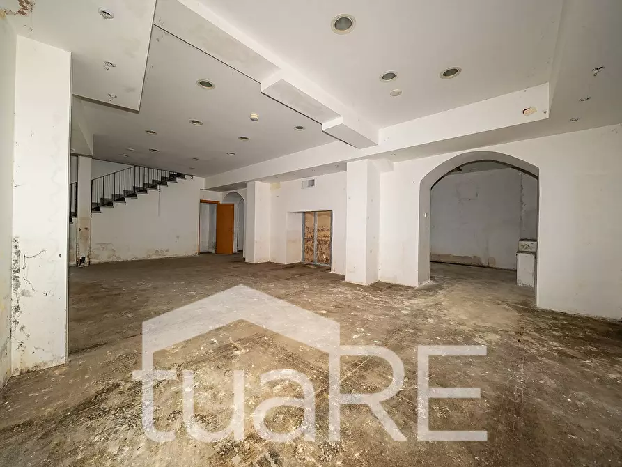 Immagine 23 di Negozio in vendita  in Via Dei Reti a Roma