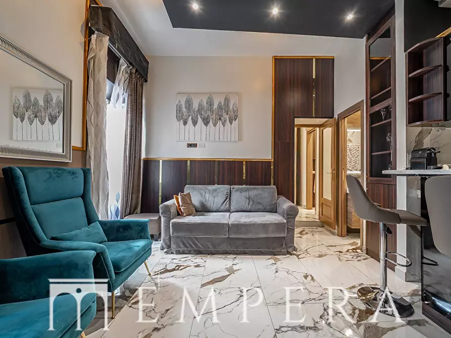 Immagine 2 di Appartamento in vendita  in Via Della Vite a Roma