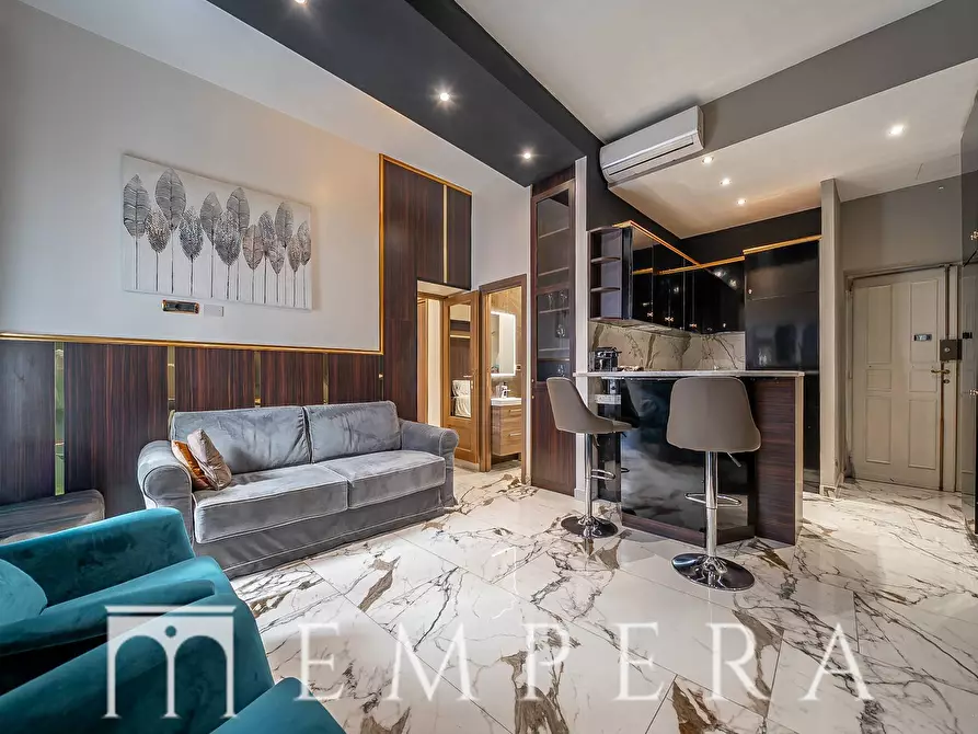 Immagine 3 di Appartamento in vendita  in Via Della Vite a Roma