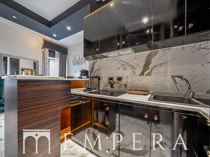 Immagine 4 di Appartamento in vendita  in Via Della Vite a Roma