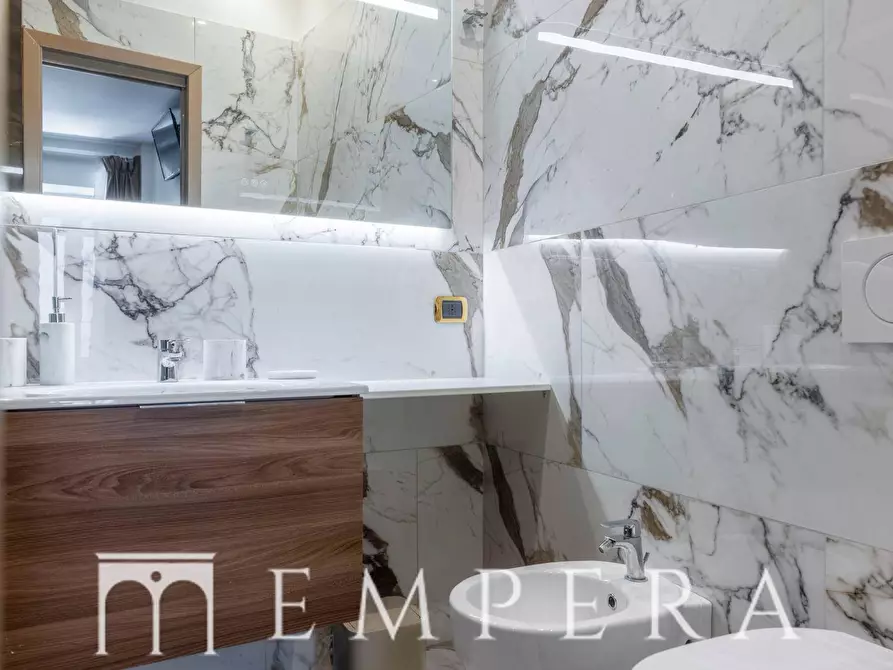 Immagine 12 di Appartamento in vendita  in Via Della Vite a Roma