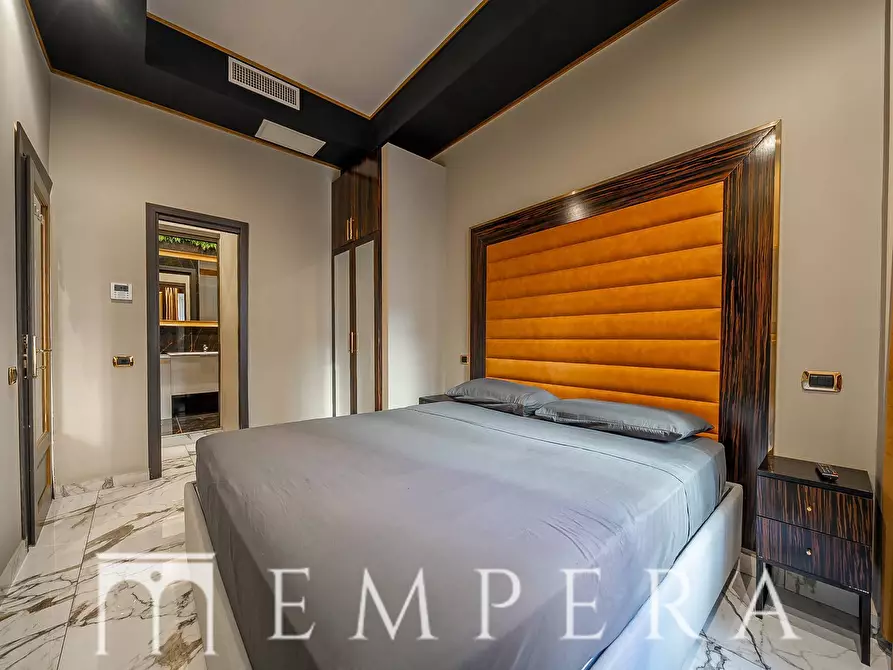 Immagine 21 di Appartamento in vendita  in Via Della Vite a Roma