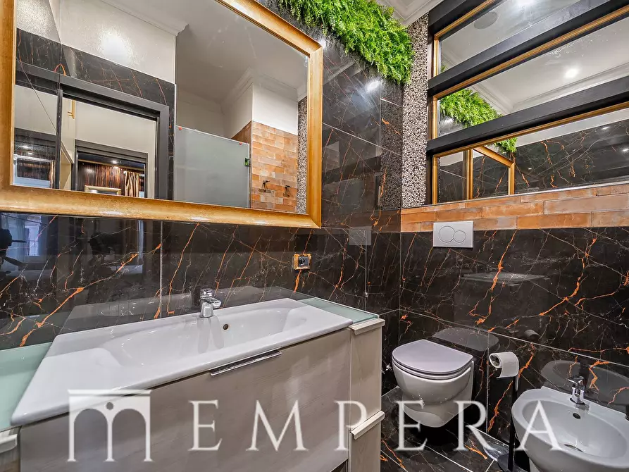 Immagine 22 di Appartamento in vendita  in Via Della Vite a Roma