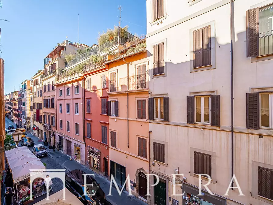 Immagine 27 di Appartamento in vendita  in Via Della Vite a Roma