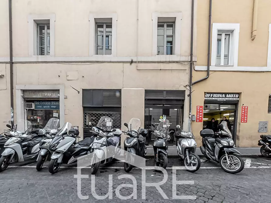 Immagine 21 di Negozio in vendita  in Via Vittorio Veneto a Roma