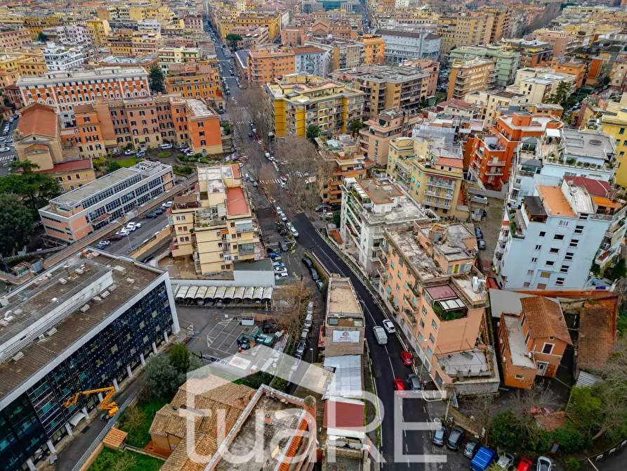 Immagine 22 di Box auto in vendita  in Via Di San Tommaso D'aquino a Roma