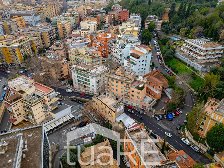 Immagine 24 di Box auto in vendita  in Via Di San Tommaso D'aquino a Roma