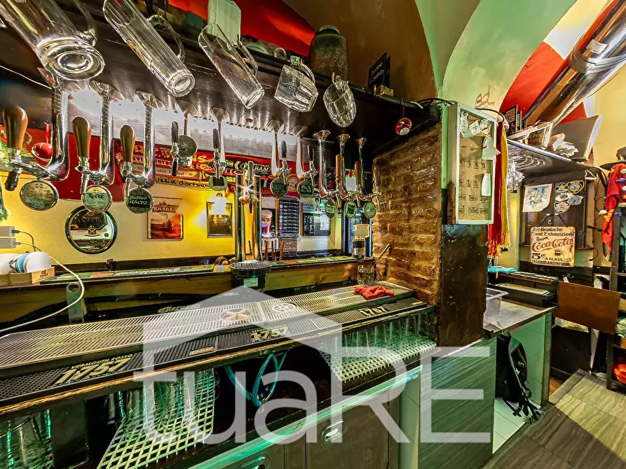 Immagine 3 di Negozio in vendita  in Via Della Madonna Dei Monti a Roma