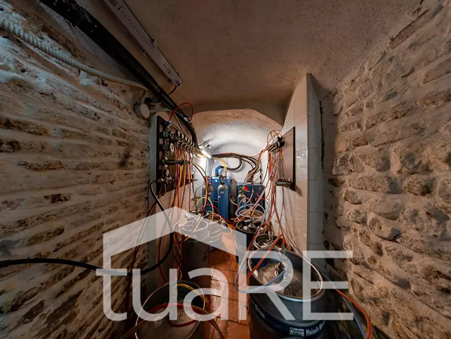 Immagine 11 di Negozio in vendita  in Via Della Madonna Dei Monti a Roma