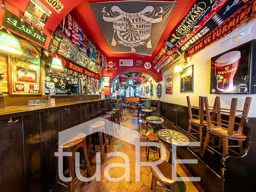 Immagine 15 di Negozio in vendita  in Via Della Madonna Dei Monti a Roma