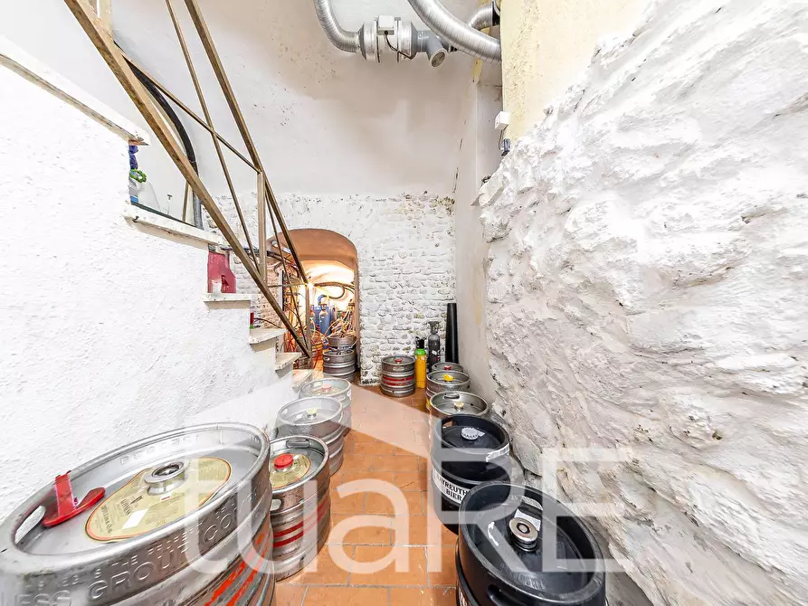 Immagine 17 di Negozio in vendita  in Via Della Madonna Dei Monti a Roma