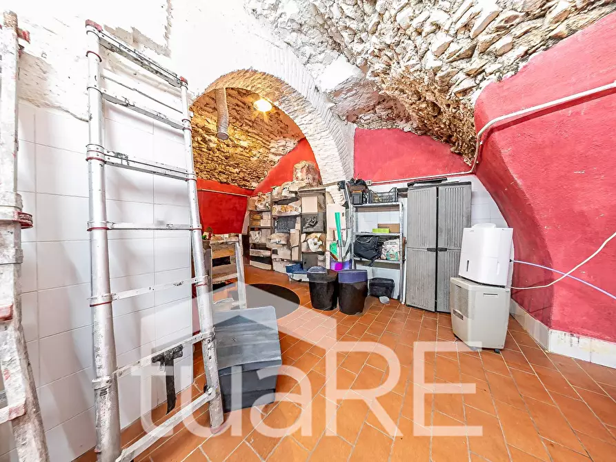 Immagine 18 di Negozio in vendita  in Via Della Madonna Dei Monti a Roma