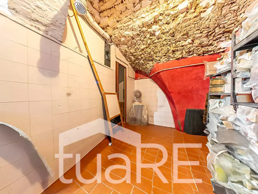 Immagine 19 di Negozio in vendita  in Via Della Madonna Dei Monti a Roma