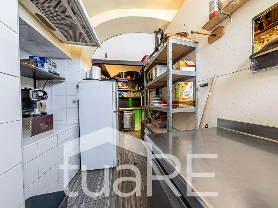 Immagine 22 di Negozio in vendita  in Via Della Madonna Dei Monti a Roma