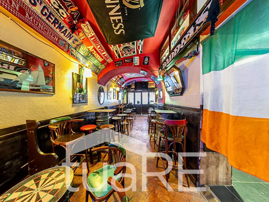 Immagine 24 di Negozio in vendita  in Via Della Madonna Dei Monti a Roma