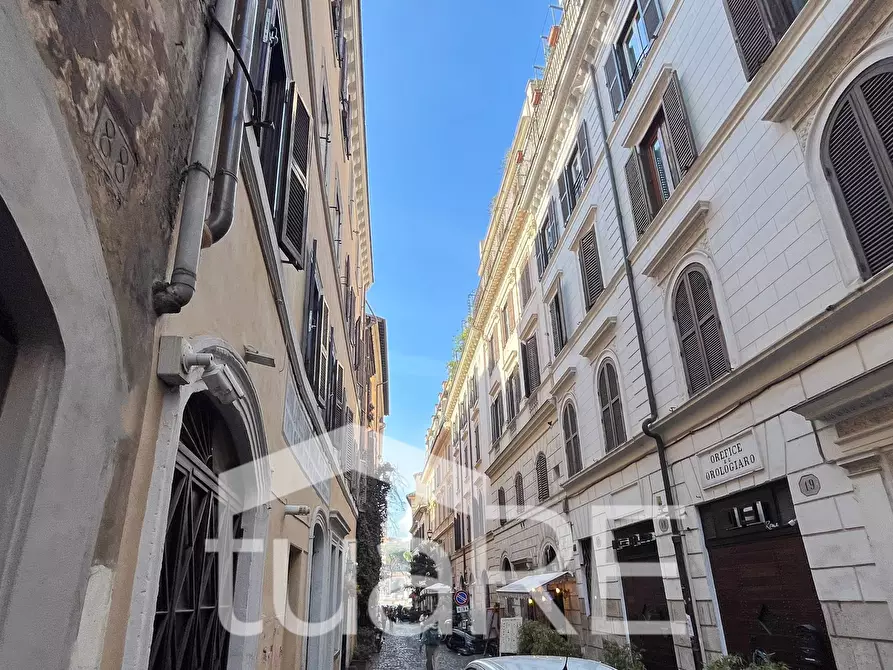 Immagine 25 di Negozio in vendita  in Via Della Madonna Dei Monti a Roma