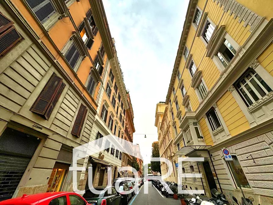 Immagine 12 di Negozio in affitto  in Via Sardegna a Roma
