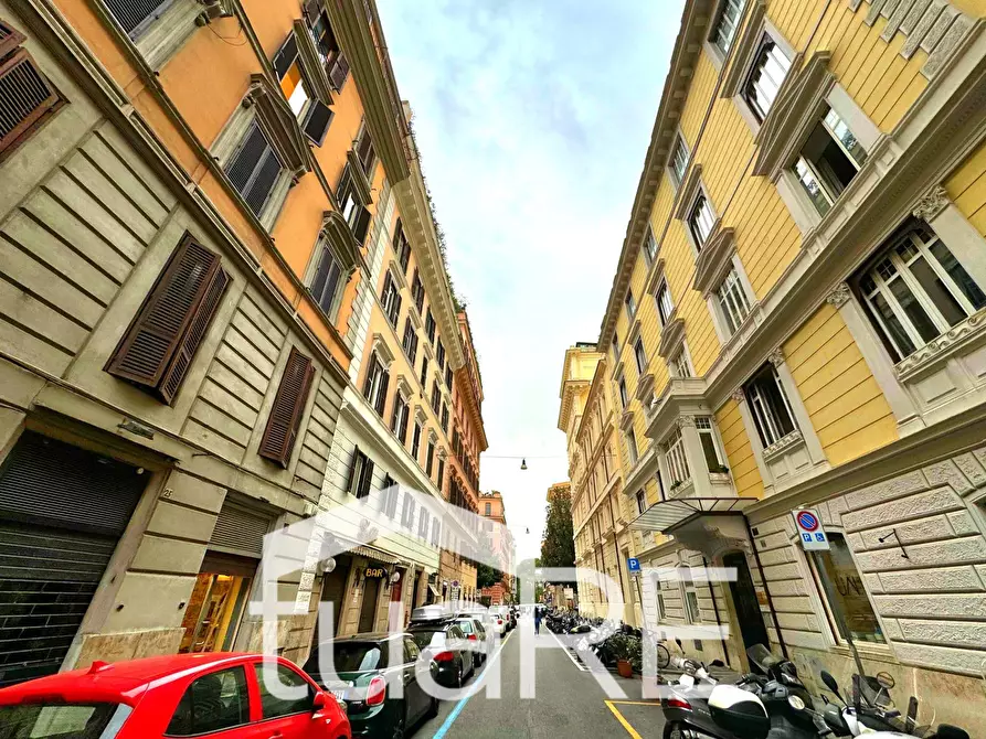 Immagine 14 di Negozio in affitto  in Via Sardegna a Roma