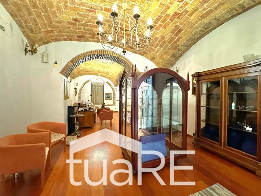 Immagine 15 di Negozio in affitto  in Via Sardegna a Roma