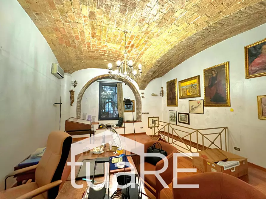 Immagine 17 di Negozio in affitto  in Via Sardegna a Roma