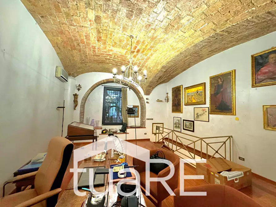 Immagine 20 di Negozio in affitto  in Via Sardegna a Roma