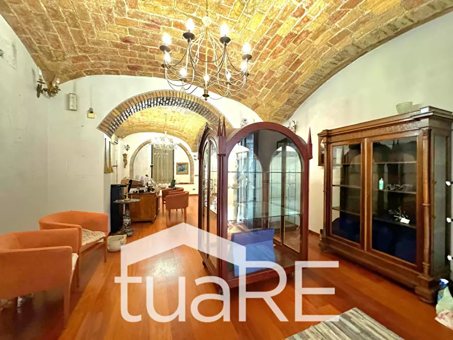 Immagine 21 di Negozio in affitto  in Via Sardegna a Roma