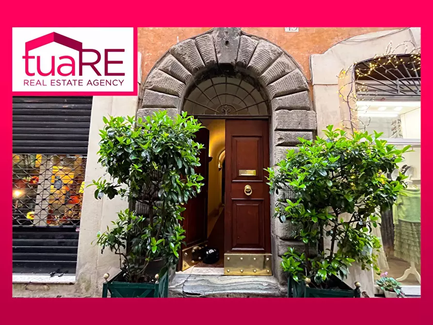 Immagine 1 di Magazzino in vendita  in Via Dei Banchi Nuovi a Roma