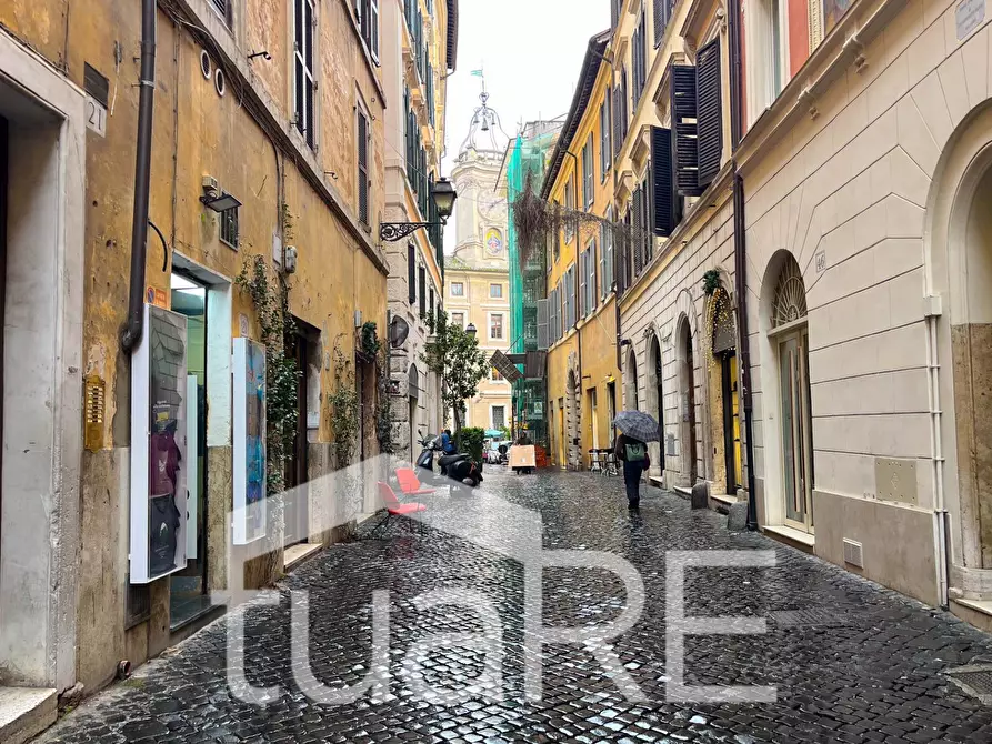 Immagine 4 di Magazzino in vendita  in Via Dei Banchi Nuovi a Roma