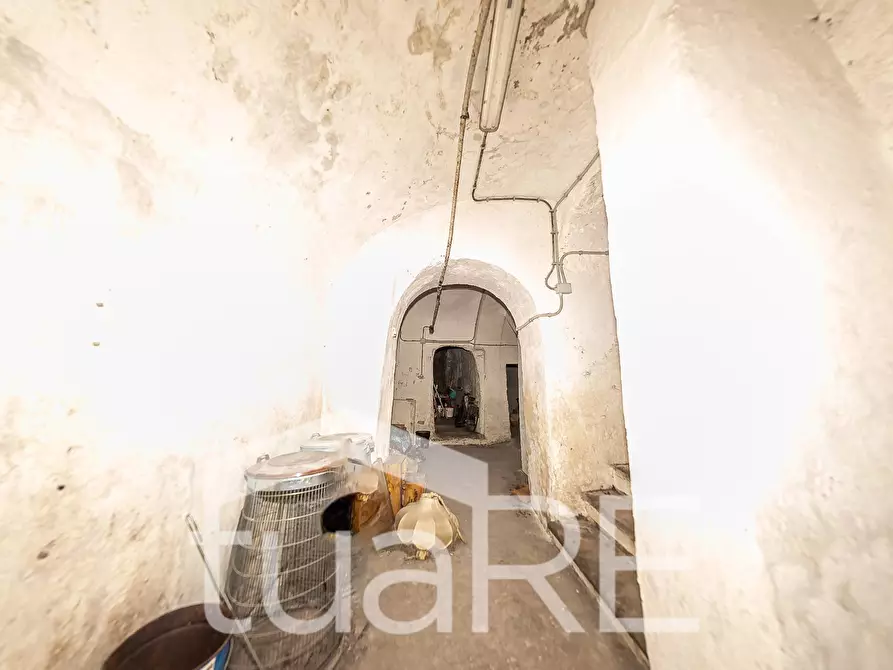 Immagine 12 di Magazzino in vendita  in Via Dei Banchi Nuovi a Roma