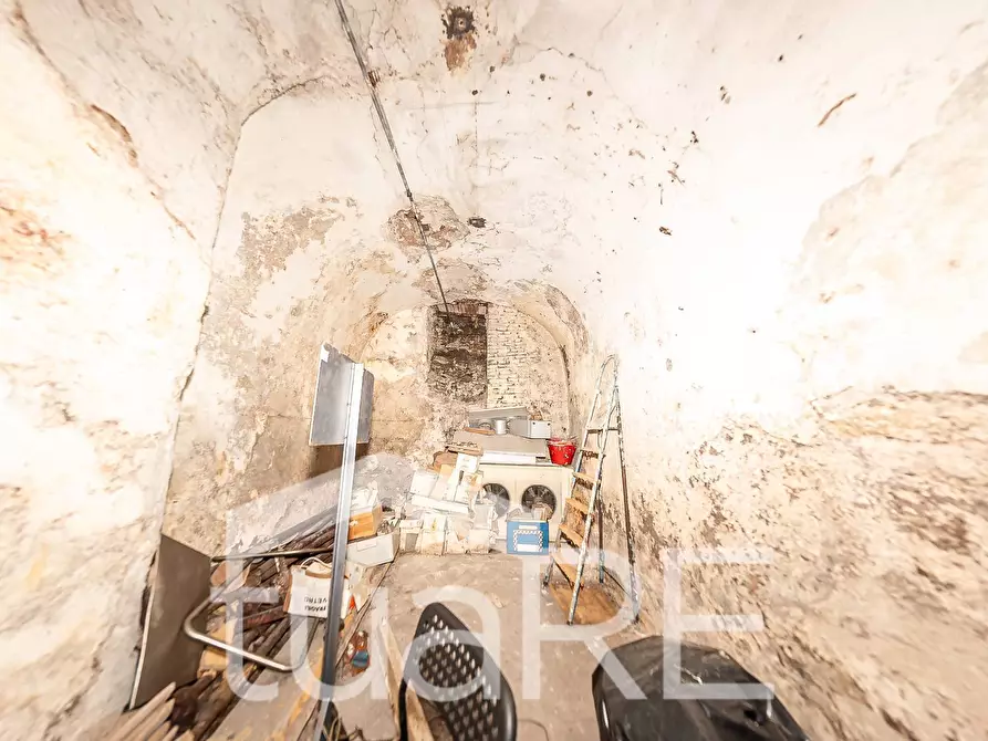 Immagine 15 di Magazzino in vendita  in Via Dei Banchi Nuovi a Roma