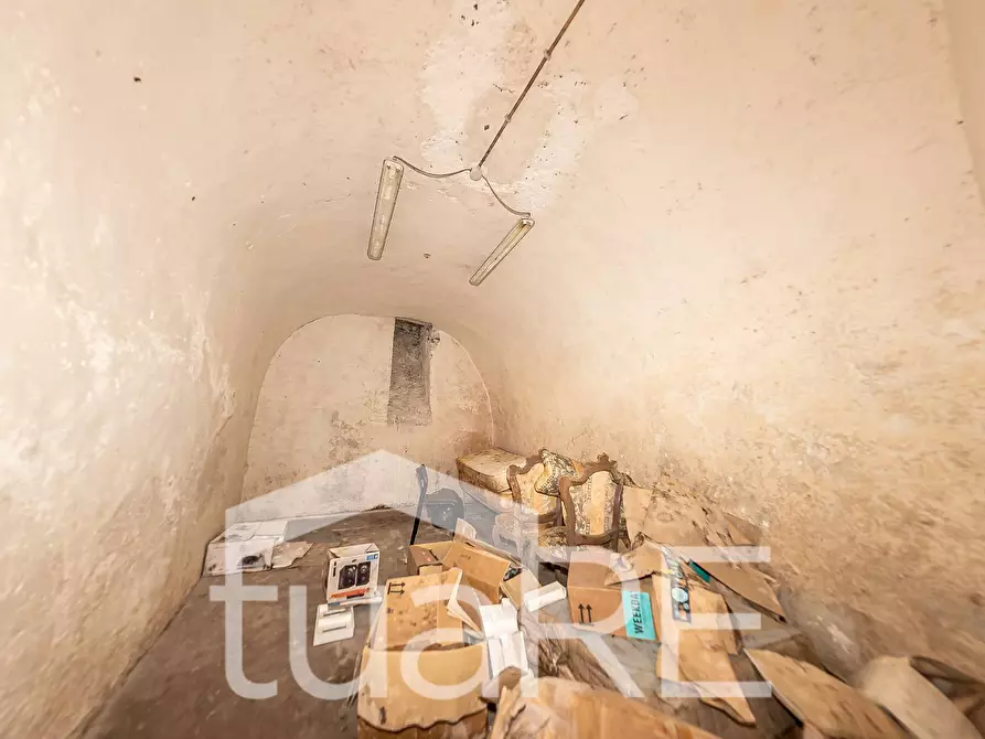 Immagine 17 di Magazzino in vendita  in Via Dei Banchi Nuovi a Roma