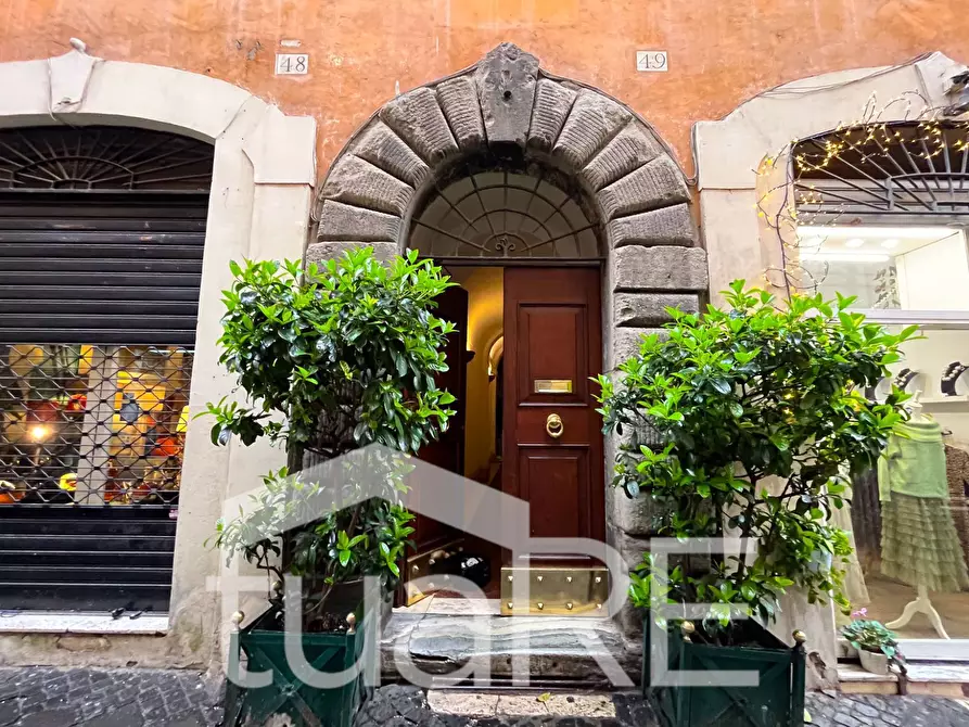 Immagine 19 di Magazzino in vendita  in Via Dei Banchi Nuovi a Roma