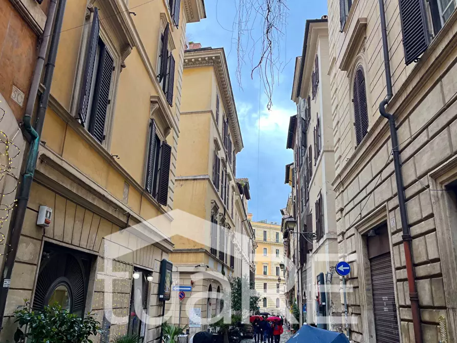 Immagine 20 di Magazzino in vendita  in Via Dei Banchi Nuovi a Roma