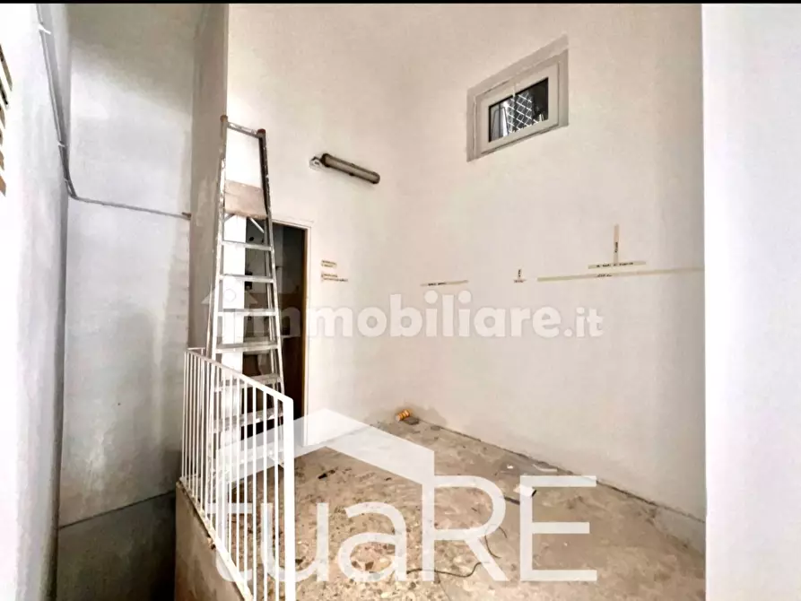 Immagine 13 di Negozio in vendita  in Via Graziano a Roma