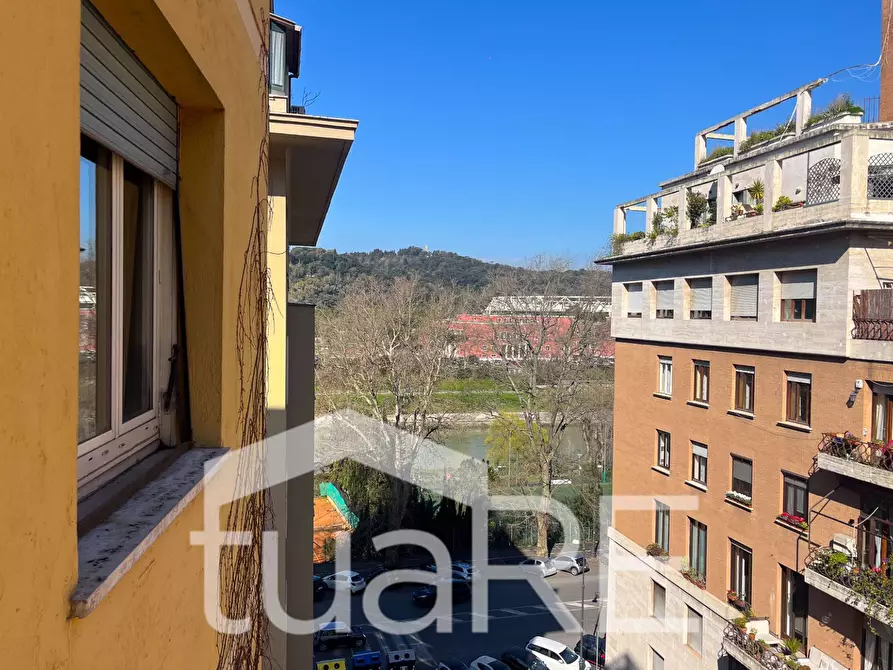 Immagine 3 di Appartamento in vendita  in Via Dei Podesti a Roma
