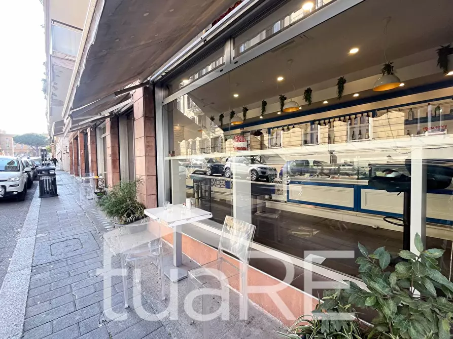 Immagine 23 di Negozio in vendita  in Via Giambattista Morgagni a Roma