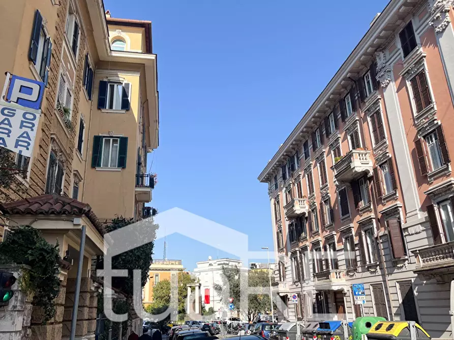 Immagine 24 di Negozio in vendita  in Via Giambattista Morgagni a Roma