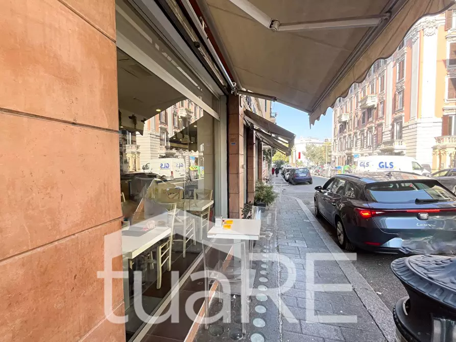 Immagine 25 di Negozio in vendita  in Via Giambattista Morgagni a Roma