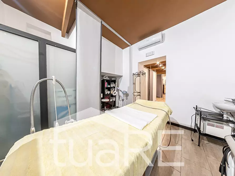 Immagine 20 di Negozio in vendita  in Vicolo Dei Modelli a Roma