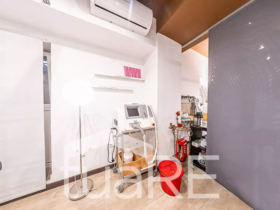 Immagine 21 di Negozio in vendita  in Vicolo Dei Modelli a Roma