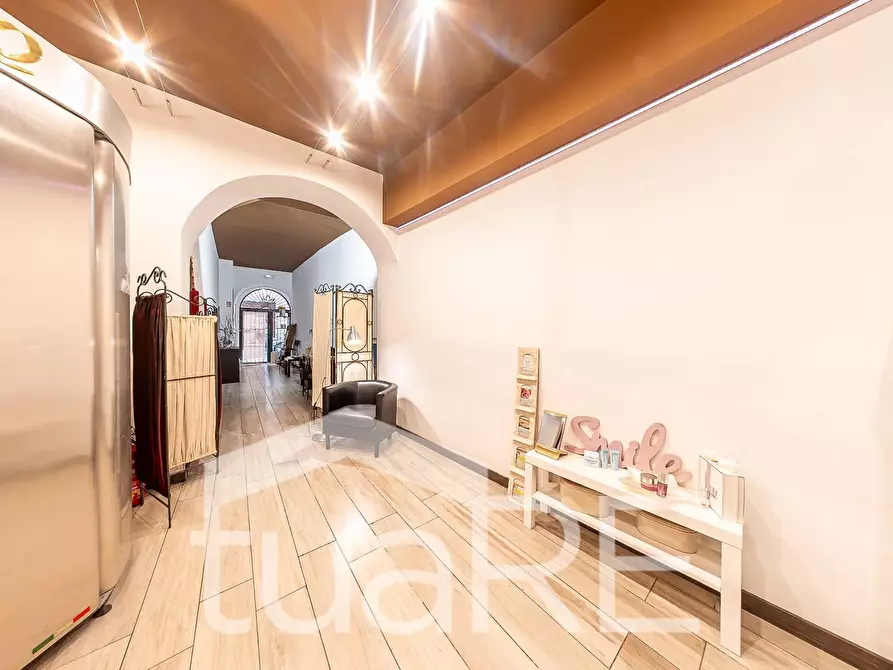 Immagine 22 di Negozio in vendita  in Vicolo Dei Modelli a Roma