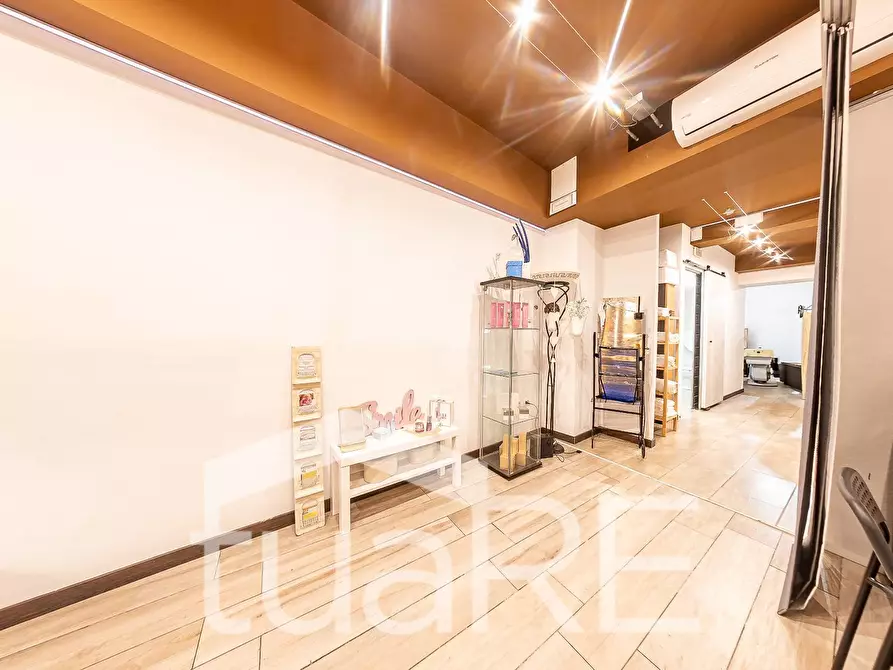 Immagine 23 di Negozio in vendita  in Vicolo Dei Modelli a Roma