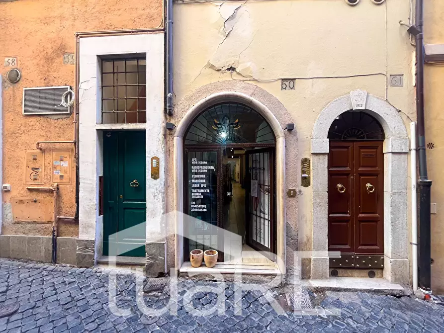 Immagine 25 di Negozio in vendita  in Vicolo Dei Modelli a Roma