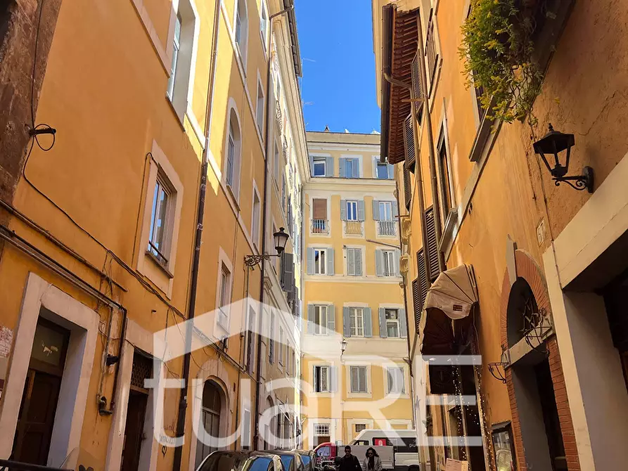 Immagine 26 di Negozio in vendita  in Vicolo Dei Modelli a Roma