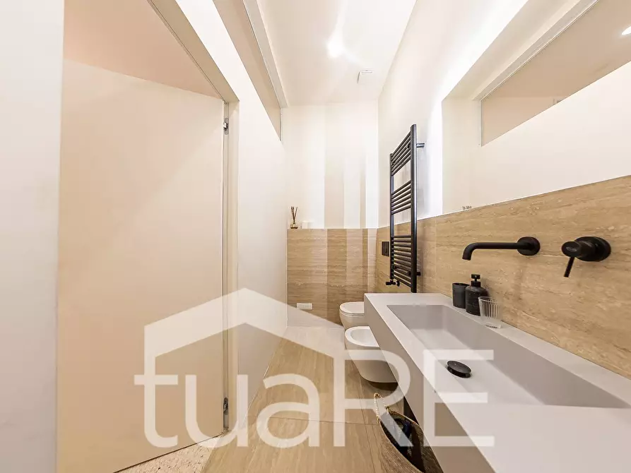 Immagine 22 di Appartamento in vendita  in Via Emilia a Roma