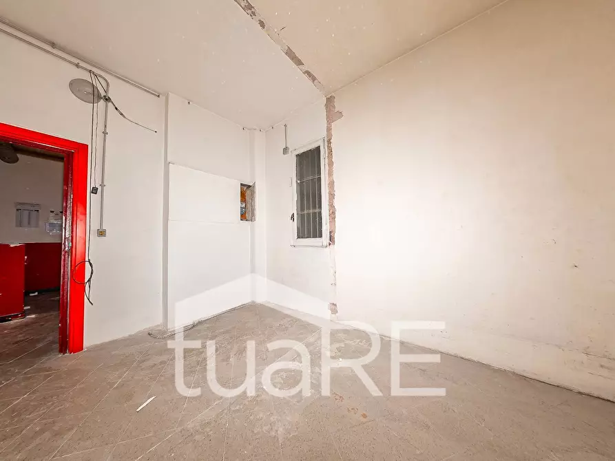 Immagine 16 di Negozio in affitto  in Piazza Giovenale a Roma