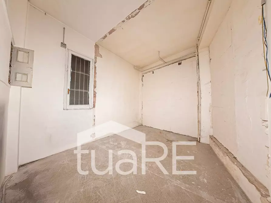 Immagine 7 di Negozio in affitto  in Piazza Giovenale a Roma