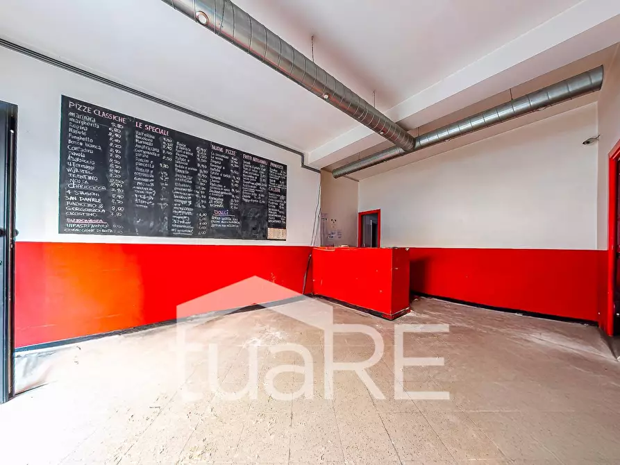 Immagine 2 di Negozio in affitto  in Piazza Giovenale a Roma