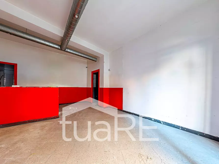 Immagine 11 di Negozio in affitto  in Piazza Giovenale a Roma